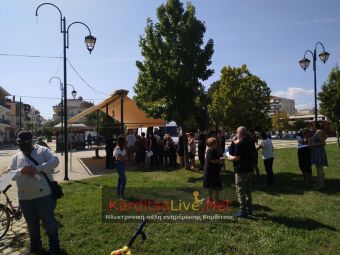 Μερίδες φαγητού και σάντουιτς μοιράζουν Δήμος Καρδίτσας και εθελοντές του Ερυθρού Σταυρού (+Φώτο)