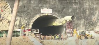 Ινδία: Διασώθηκαν και οι 41 εργάτες που είχαν παγιδευτεί σε σήραγγα εδώ και 17 ημέρες!