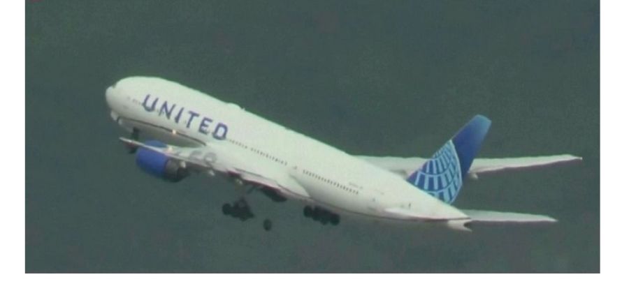 Η.Π.Α.: Boeing 777 έχασε ελαστικό κατά την απογείωση και το οποίο έπεσε πάνω σε χώρο στάθμευσης αυτοκινήτων (+Βίντεο)