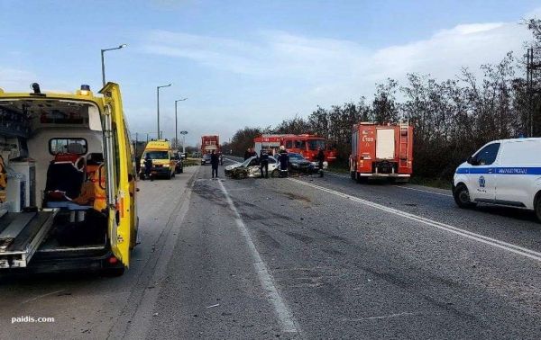 Λάρισα: Τρεις τραυματίες μετά από σύγκρουση ισάριθμων οχημάτων στη διασταύρωση Κουλουρίου
