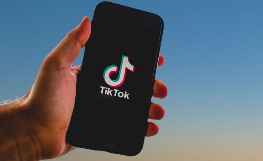 Aλλάζει ο τρόπος λειτουργίας του TikTok με στόχο την προστασία ανηλίκων - ποιους λογαριασμούς θα κλειδώνει