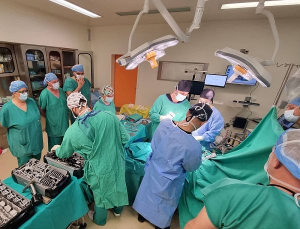 Το κορυφαίο εκπαιδευτικό πρόγραμμα επισκεπτών χειρουργών VSP από την Α' Ορθοπαιδική Κλινική Ρομποτικής Χειρουργικής Μυοσκελετικού Συστήματος του ΙΑΣΩ Θεσσαλίας