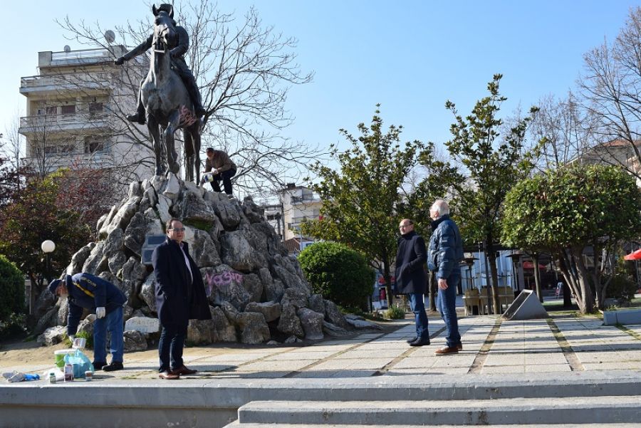 Αποκαταστάθηκαν άμεσα βανδαλισμοί στον ανδριάντα του Ν. Πλαστήρα και φθορές στο πάρκο της Αγ. Παρασκευής