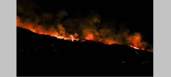 Μαίνεται η φωτιά στην Εύβοια - Εκκενώθηκαν προληπτικά 7 χωριά