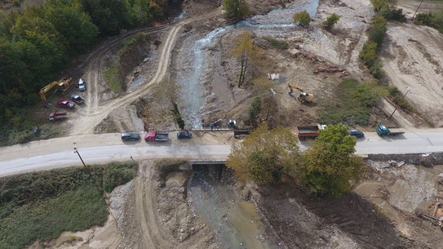 Αποκαθίστανται οι ζημιές στη γέφυρα στα Καλύβια Πεζούλας