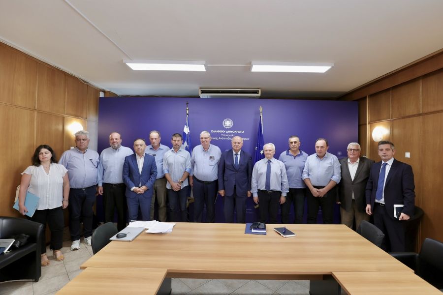 Σύσκεψη Τσιάρα με Περιφερειάρχες για την ευλογιά – Σχέδιο 10 ημερών με σταθμούς απολύμανσης σε οδικούς άξονες και αυστηροποίηση μέτρων