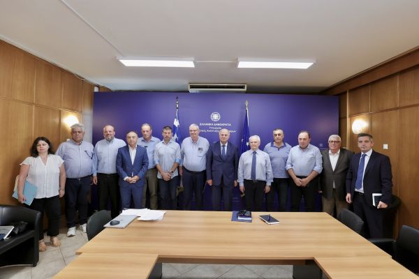 Σύσκεψη Τσιάρα με Περιφερειάρχες για την ευλογιά – Σχέδιο 10 ημερών με σταθμούς απολύμανσης σε οδικούς άξονες και αυστηροποίηση μέτρων