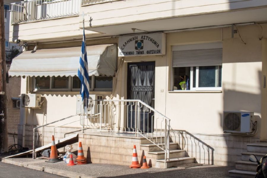 Φάρσαλα: Πυροβόλησε σταθμευμένο όχημα