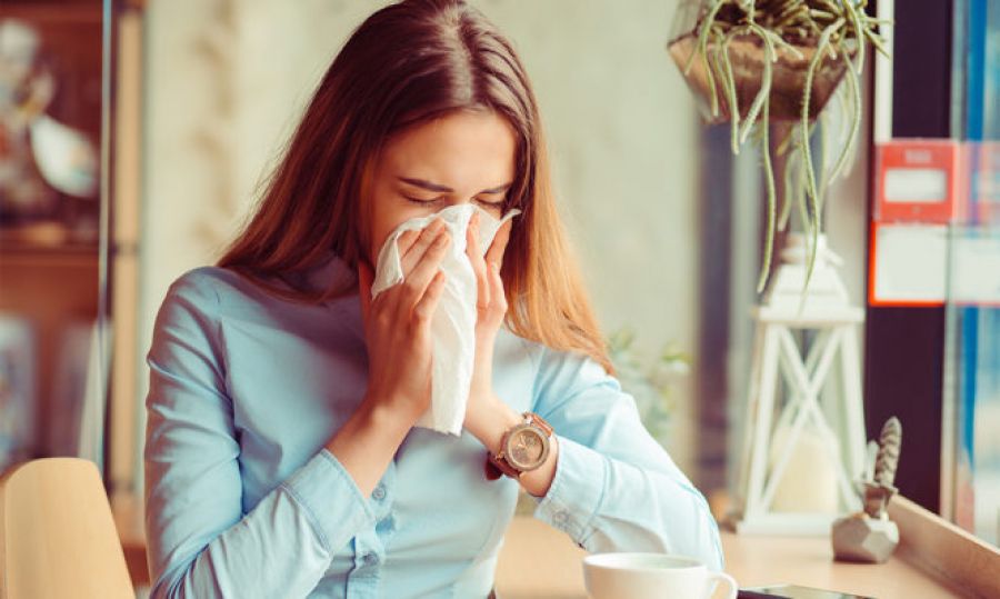 Πώς θα καταλάβετε αν έχετε γρίπη ή απλή ίωση