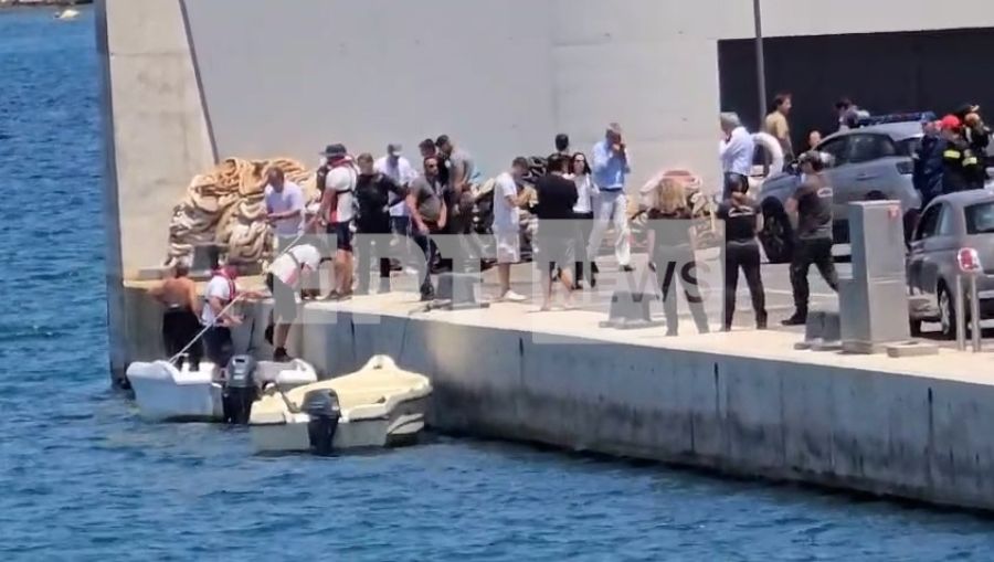 Πτώση ελικοπτέρου στη μαρίνα της Βουλιαγμένης - Βίντεο από τη στιγμή της πτώσης