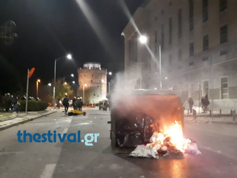 Τραυματίες και συλλήψεις σε επεισόδια στο χώρο του συλλαλητηρίου στη Δ.Ε.Θ. (+Φώτο +Βίντεο)