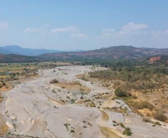 Αυτοψία Αγοραστού στον Πηνείο: «Το νερό δεν έχει ιδιοκτησία. Ανήκει σε όσους το έχουν ανάγκη»