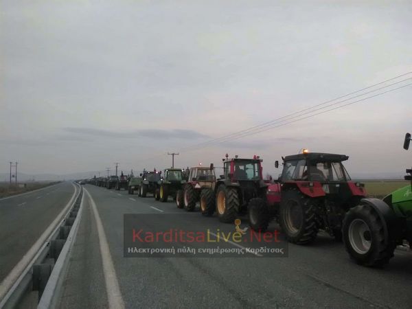 Σε αποκλεισμό του κόμβου Πλατυκάμπου προχωρούν το μεσημέρι της Τρίτης (12/2) οι αγρότες