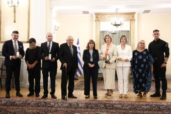 Η ΠτΔ Κατερίνα Σακελλαροπούλου επέδωσε τιμητικές διακρίσεις σε ανθρώπους που διακρίθηκαν για την κοινωνική τους δράση και την προσφορά τους