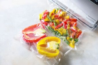 Πώς οι σακούλες vacuum διατηρούν τα τρόφιμα για μήνες ακόμα και εκτός ψυγείου