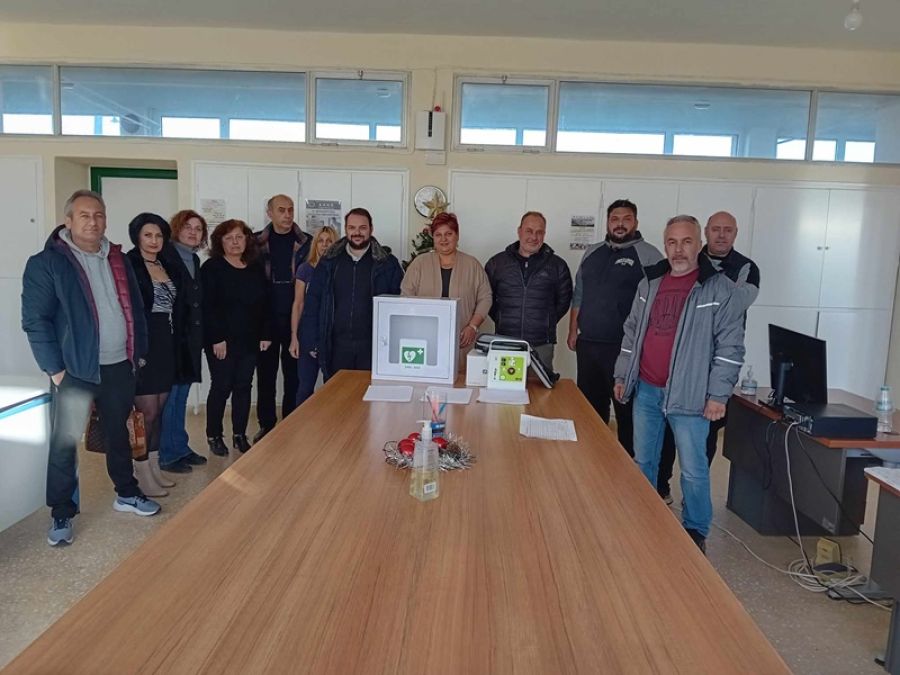 Ευχαριστήριο μήνυμα του Συλλόγου Γονέων Γυμνασίου Παλαμά για τη δωρεά απινιδωτή