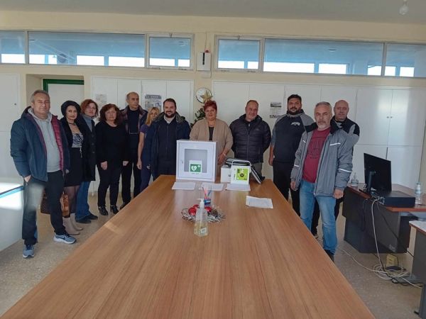 Ευχαριστήριο μήνυμα του Συλλόγου Γονέων Γυμνασίου Παλαμά για τη δωρεά απινιδωτή