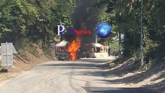 Πύλη: Αυτοκίνητο τυλίχθηκε στις φλόγες