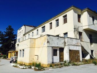 Τρίκαλα: Έπεσαν οι υπογραφές για την αξιοποίηση κτιριακών εγκαταστάσεων του πρώην στρατοπέδου "Πούλιου"