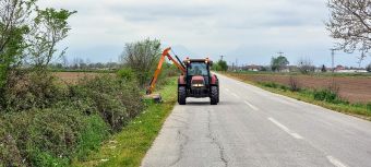 Ξεκίνησαν οι εργασίες καθαρισμού της βλάστησης στο επαρχιακό οδικό δίκτυο της Π.Ε. Καρδίτσας