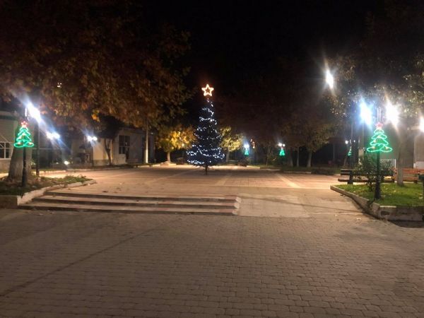 Β. Κουκουζέλης: "Η Μητρόπολη φόρεσε τα γιορτινά της"