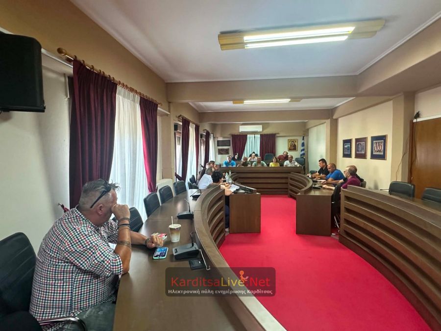 Φ. Στάθης στο Δ.Σ.: Ο κόσμος ξέρει, δεν έχω να προσθέσω τίποτα άλλο για την αργία - Ηλ. Σερίφης: «Έχουμε βασιλευομένη δημαρχία;»