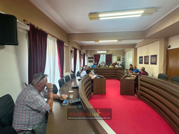 Φ. Στάθης στο Δ.Σ.: Ο κόσμος ξέρει, δεν έχω να προσθέσω τίποτα άλλο για την αργία - Ηλ. Σερίφης: «Έχουμε βασιλευομένη δημαρχία;»