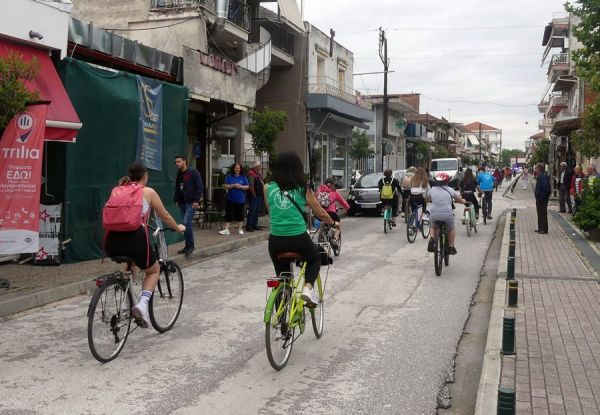 Ποδηλατάδα για μικρούς και μεγάλους πραγματοποιήθηκε την Κυριακή (18/6) στους Σοφάδες