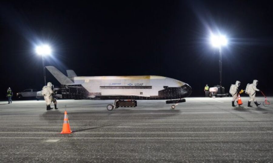 Το διαστημόπλοιο X-37B των Η.Π.Α. επέστρεψε στη Γη ύστερα από δυόμιση έτη σε τροχιά!