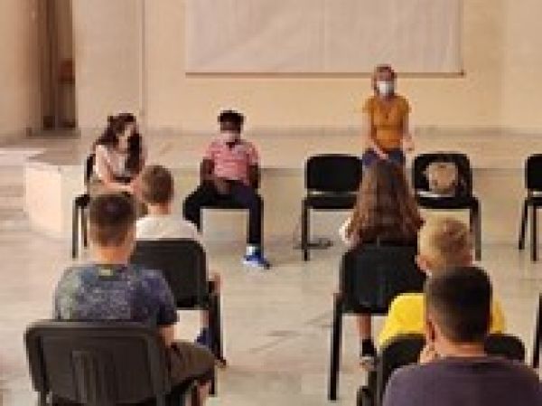 Δημοτικό Σχολείο Καρδιτσομάγουλας: "Το ταξίδι της φυγής και της ελπίδας"