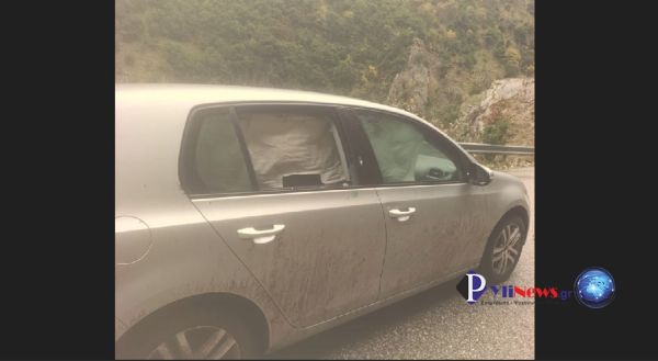 Φθηνά τη γλίτωσαν οδηγός &amp; συνοδηγός στην Παλαιοκαρυά Τρικάλων - Βράχοι έπεσαν μέσα στο αυτοκίνητό τους