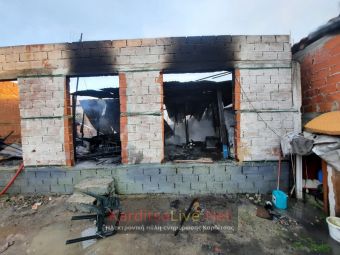Κάηκε πρόχειρη κατοικία στον παλαιό οικισμό των αθιγγάνων στους Σοφάδες (+Φώτο +Βίντεο)