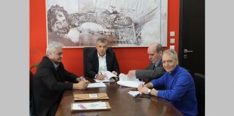 Υπογράφηκαν οι συμβάσεις για δύο οδικά έργα στην Αιγάνη του Δήμου Τεμπών