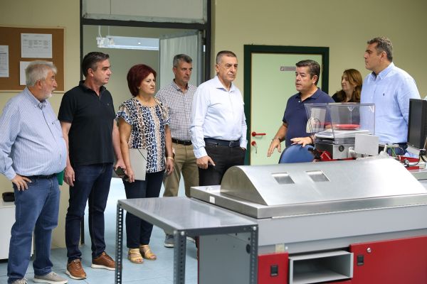 Επίσκεψη του Περιφερειάρχη Θεσσαλίας Δημ. Κουρέτα στο Εθνικό Κέντρο Ταξινόμησης Βάμβακος στην Καρδίτσα