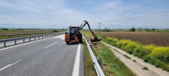 Συνεχίζεται το πρόγραμμα κλαδεκτομής σε διάφορα σημεία του οδικού δικτύου της Π.Ε Καρδίτσας