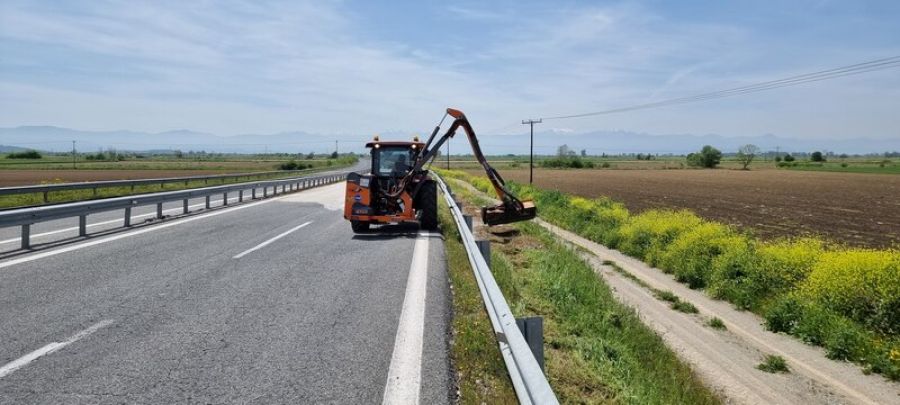 Συνεχίζεται το πρόγραμμα κλαδεκτομής σε διάφορα σημεία του οδικού δικτύου της Π.Ε Καρδίτσας