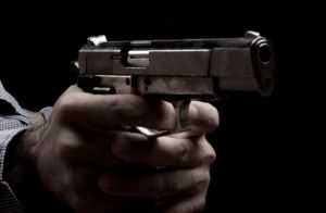 Ελευσίνα: 17χρονος απείλησε με όπλο συμμαθητή του μέσα στο σχολείο