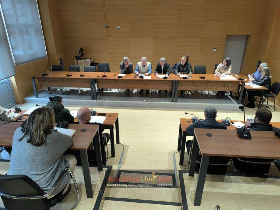 Δημοτική Επιτροπή: Σε κλίμα βαθιάς θλίψης η έναρξη της συνεδρίασης για το δυστύχημα στη «Βιολάντα»