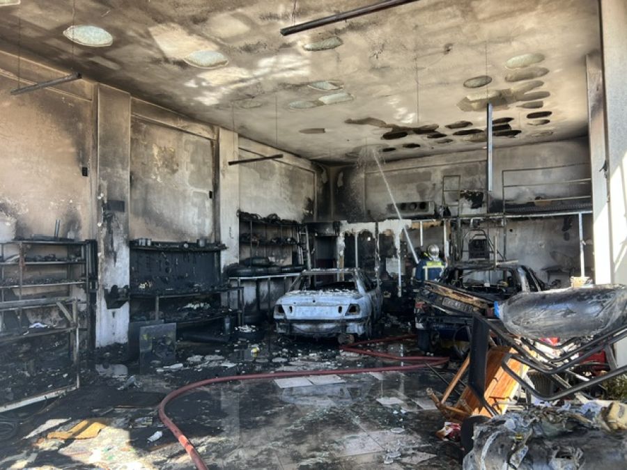 Τρεις τραυματίες από έκρηξη σε συνεργείο αεριοκίνησης οχημάτων στη Λάρισα