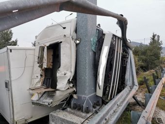 Λάρισα: Θανατηφόρο τροχαίο για οδηγό νταλίκας στην Εθνική Οδό, στο ύψος του κόμβου Γυρτώνης (+Φώτο)