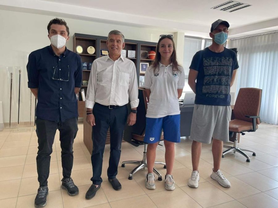 Συνάντηση του Περιφερειάρχη με την Λαρισαία κολυμβήτρια που κατέκτησε την 4η θέση στο Παγκόσμιο Πρωτάθλημα στην Κολομβία