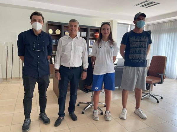 Συνάντηση του Περιφερειάρχη με την Λαρισαία κολυμβήτρια που κατέκτησε την 4η θέση στο Παγκόσμιο Πρωτάθλημα στην Κολομβία