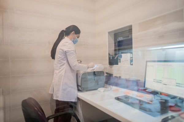 Χρόνια νεφρική νόσος: τι αλλάζει στη ζωή σου και πότε χρειάζεσαι νεφρολόγο