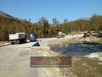 Από τη νέα προσωρινή γέφυρα στη θέση "Μπαλάνος" η κυκλοφορία των οχημάτων στο δρόμο Μουζακίου - Πευκοφύτου (+Φώτο)