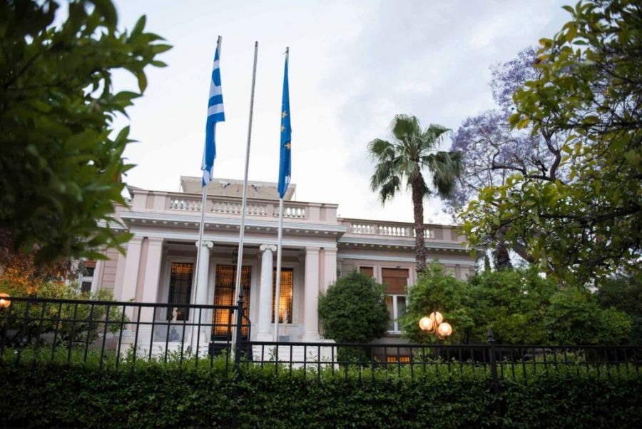 Σύσκεψη υπό τον πρωθυπουργό για την πώληση καπνικών προϊόντων και αλκοολούχων ποτών σε ανήλικους