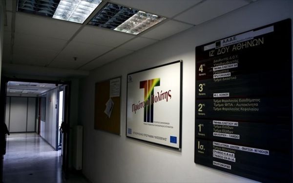 Σφίγγει ο κλοιός της εφορίας γύρω από τις ψηφιακές πλατφόρμες