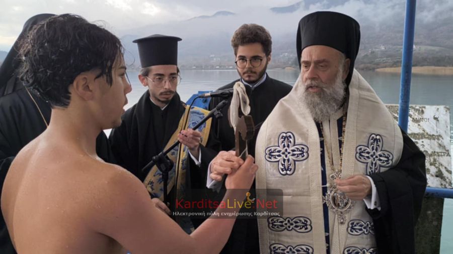 Καρδίτσα: Ο 14χρονος Νάσος Κατσιάβας έπιασε τον σταυρό στην αναρρυθμιστική λίμνη (+Φωτο +Βίντεο)