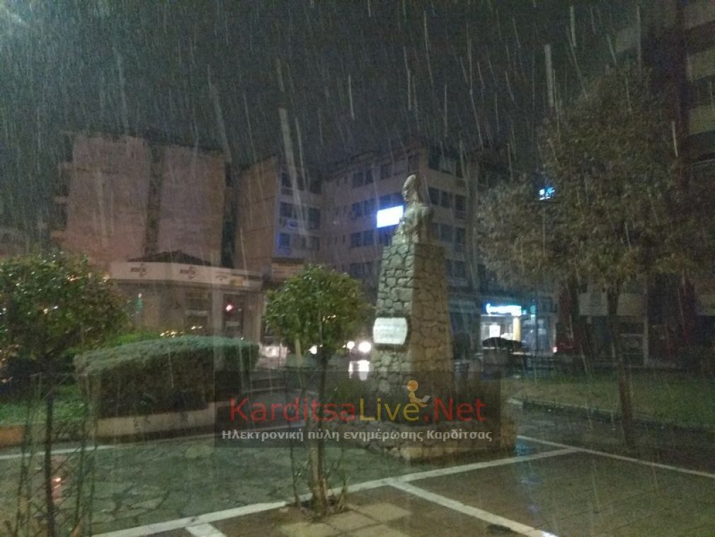 Χιονόπτωση από τα ξημερώματα της Πέμπτης (3/1) δίνει η "Σοφία" στην Καρδίτσα (+Φώτο +Βίντεο) - Ανανέωση (09.30)