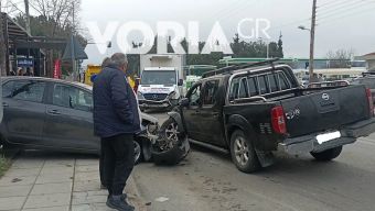 Θανατηφόρο τροχαίο στη Θεσσαλονίκη: Φορτηγάκι έπεσε σε σταθμευμένα IX και σε πεζό