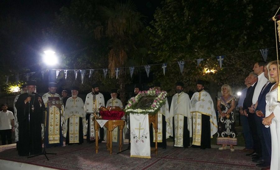 Με λαμπρότητα η λιτάνευση της Ιερής εικόνας της Αγίας Παρασκευής στους Σοφάδες